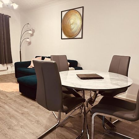 Come & Unwind In Charming 5 Bed House In Blackburn 블랙번 외부 사진