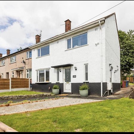 Come & Unwind In Charming 5 Bed House In Blackburn 블랙번 외부 사진