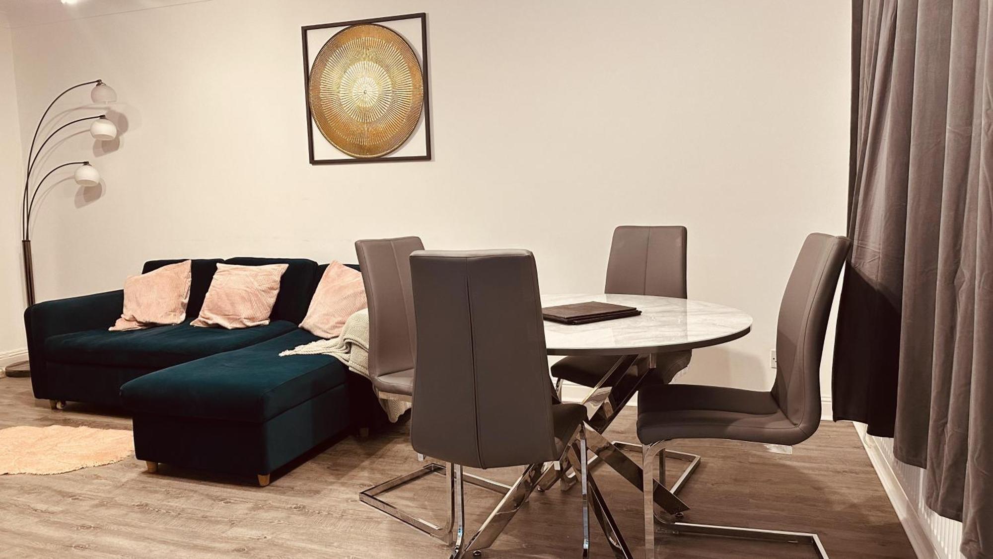 Come & Unwind In Charming 5 Bed House In Blackburn 블랙번 외부 사진
