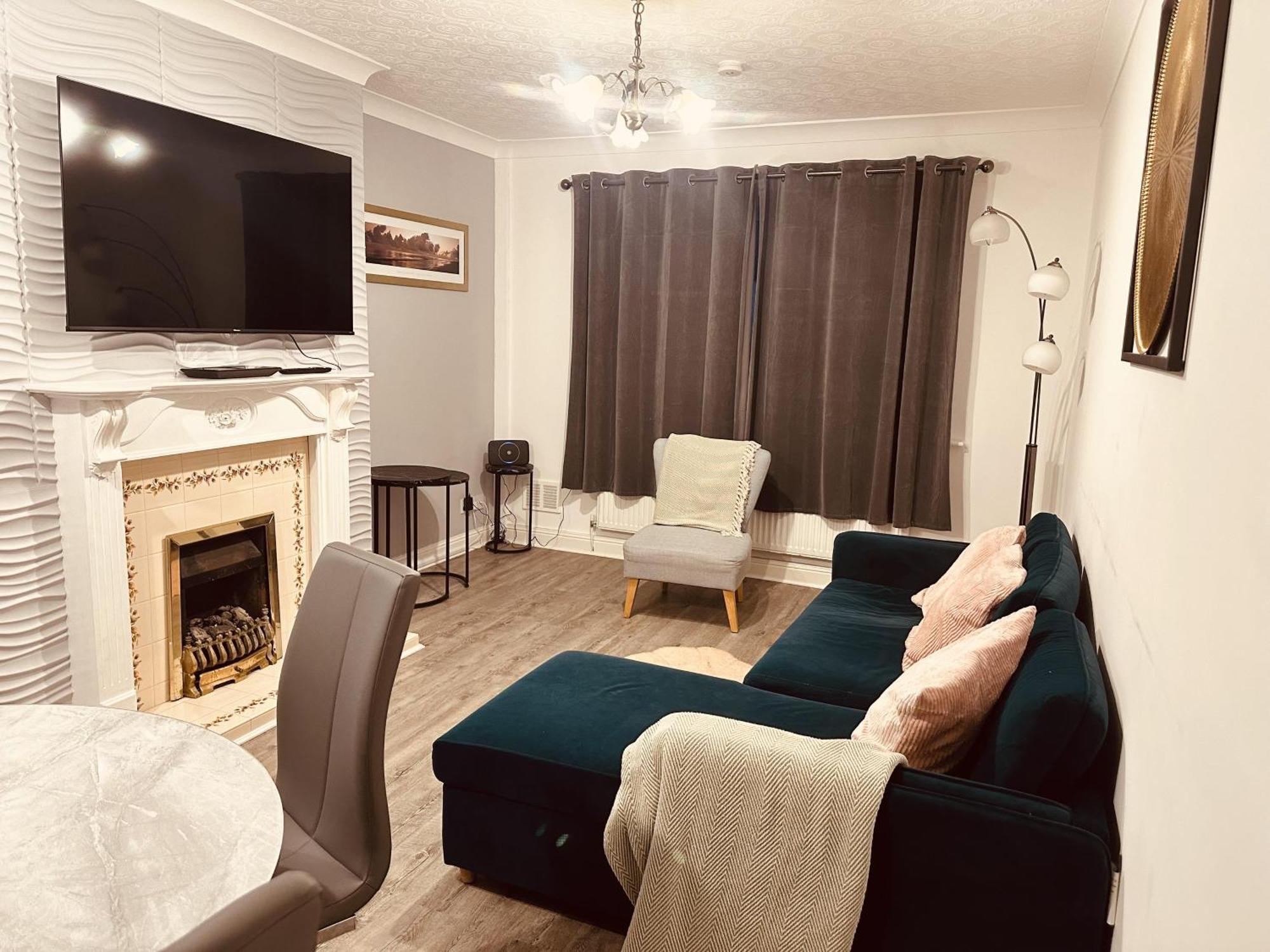 Come & Unwind In Charming 5 Bed House In Blackburn 블랙번 외부 사진