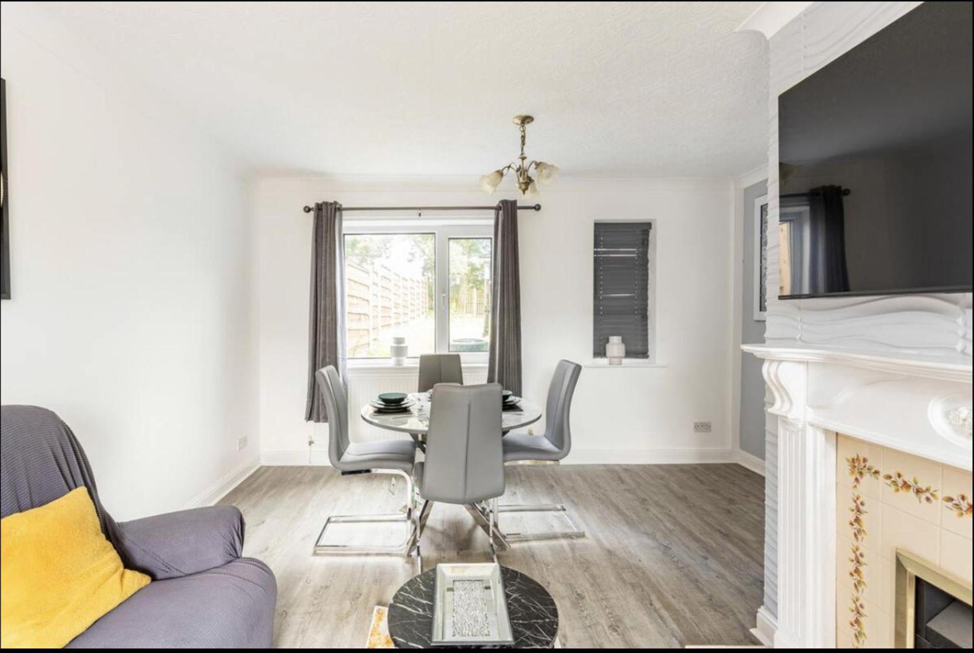 Come & Unwind In Charming 5 Bed House In Blackburn 블랙번 외부 사진