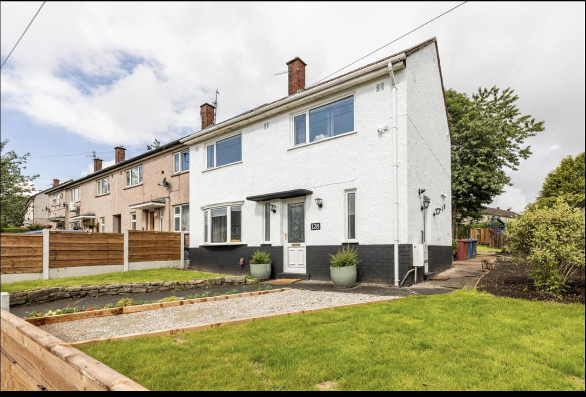 Come & Unwind In Charming 5 Bed House In Blackburn 블랙번 외부 사진