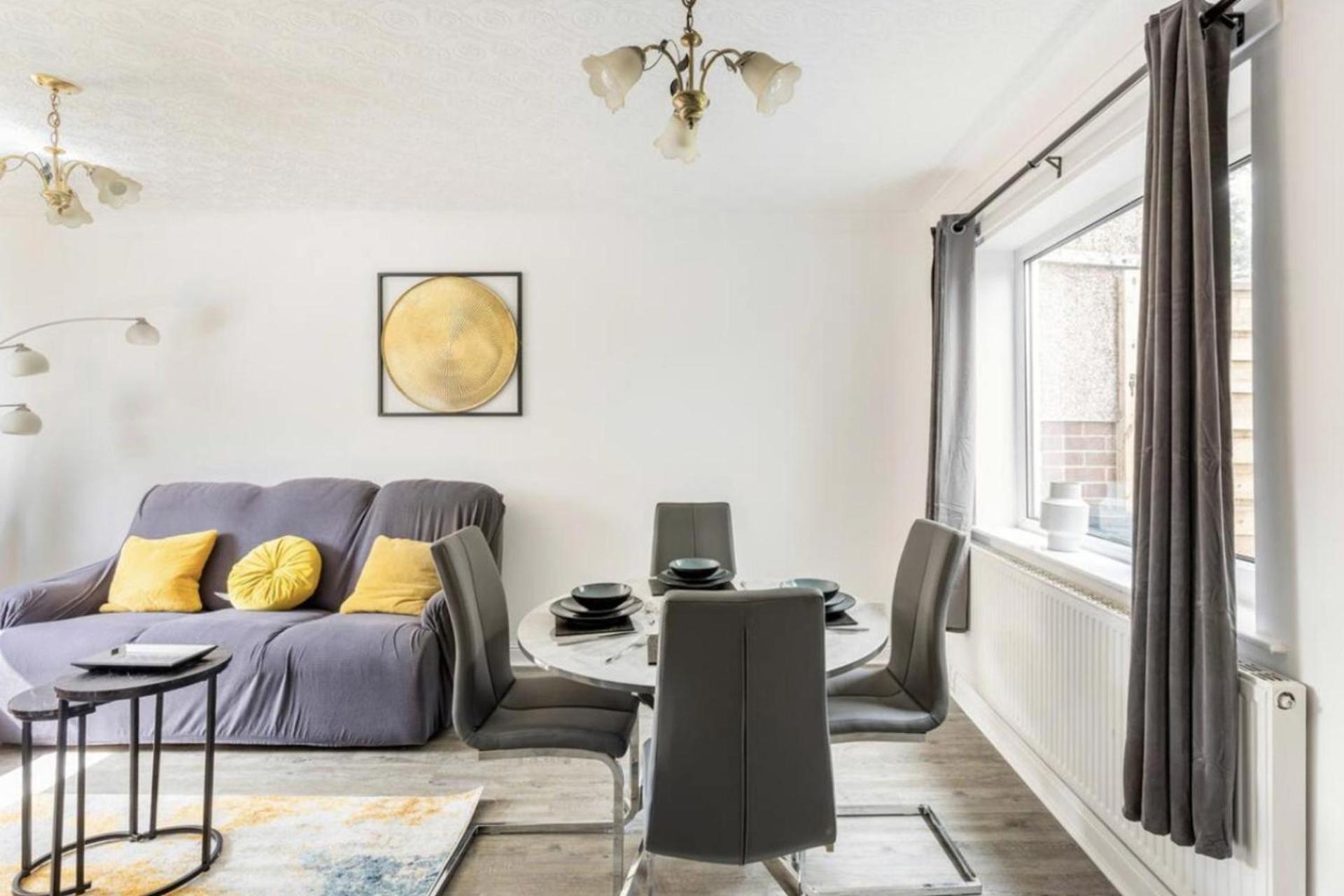 Come & Unwind In Charming 5 Bed House In Blackburn 블랙번 외부 사진